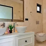 Villa Yesilkoey 2 Bedroom Secluded With Private Pool Hot Tub *