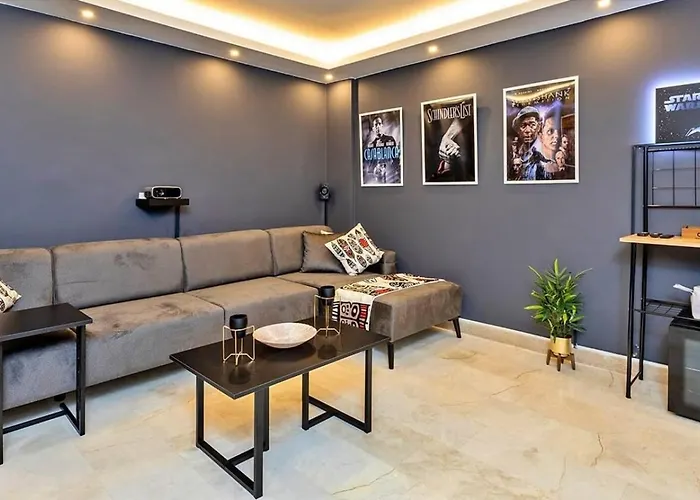 Yesilkoey 2 Bedroom Secluded With Private Pool Hot Tub فيلة